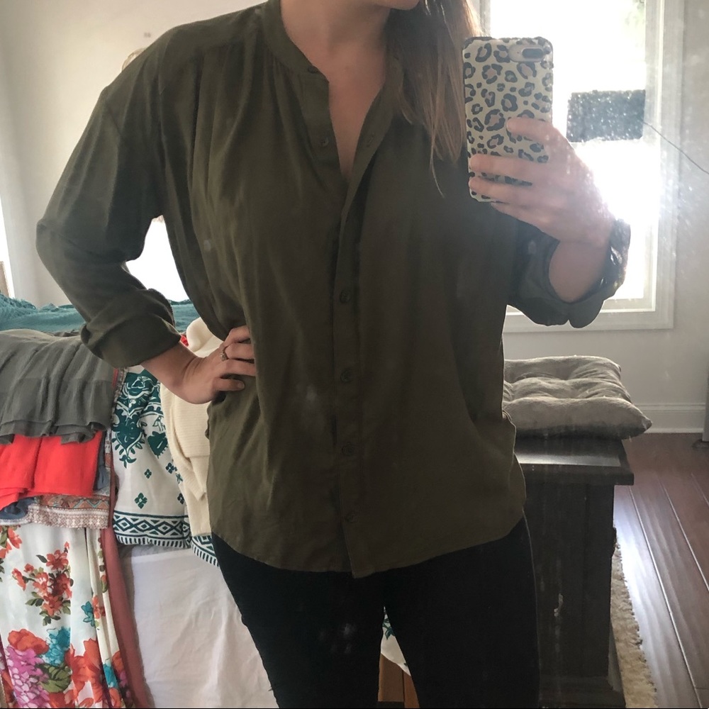 Splendid button down top size small NWOT